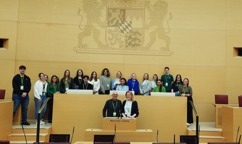  Besuch im Bayerischen Landtag - Klasse KG11A